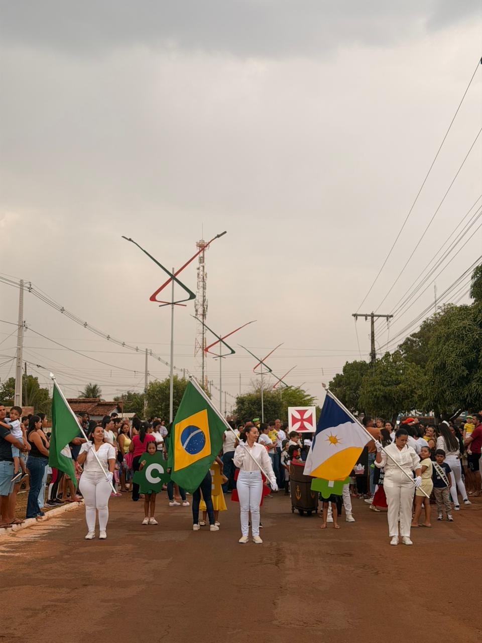 Desfile Cívico do CMEI Maria da Glória Cabral Moreno celebra o Dia da Família na Escola em Figueirópolis
