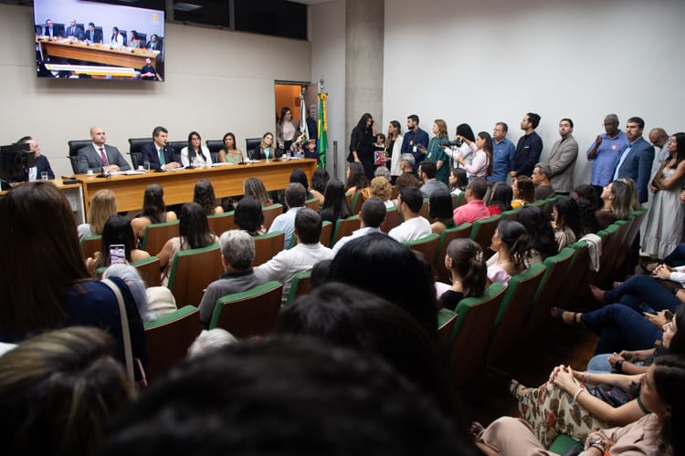 CLDF faz sessão em homenagem ao Dia do Nutricionista e destaca inclusão escolar