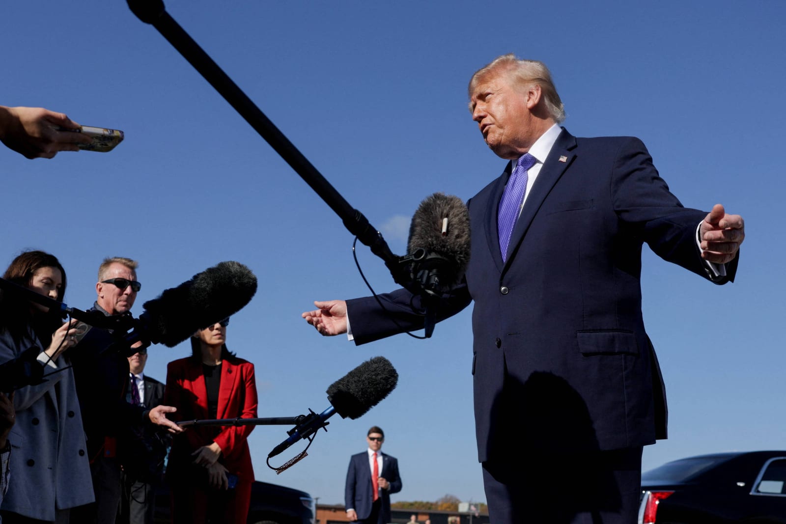 Trump diz que conversará com Lula e que petista lhe pediu para não tomar lado