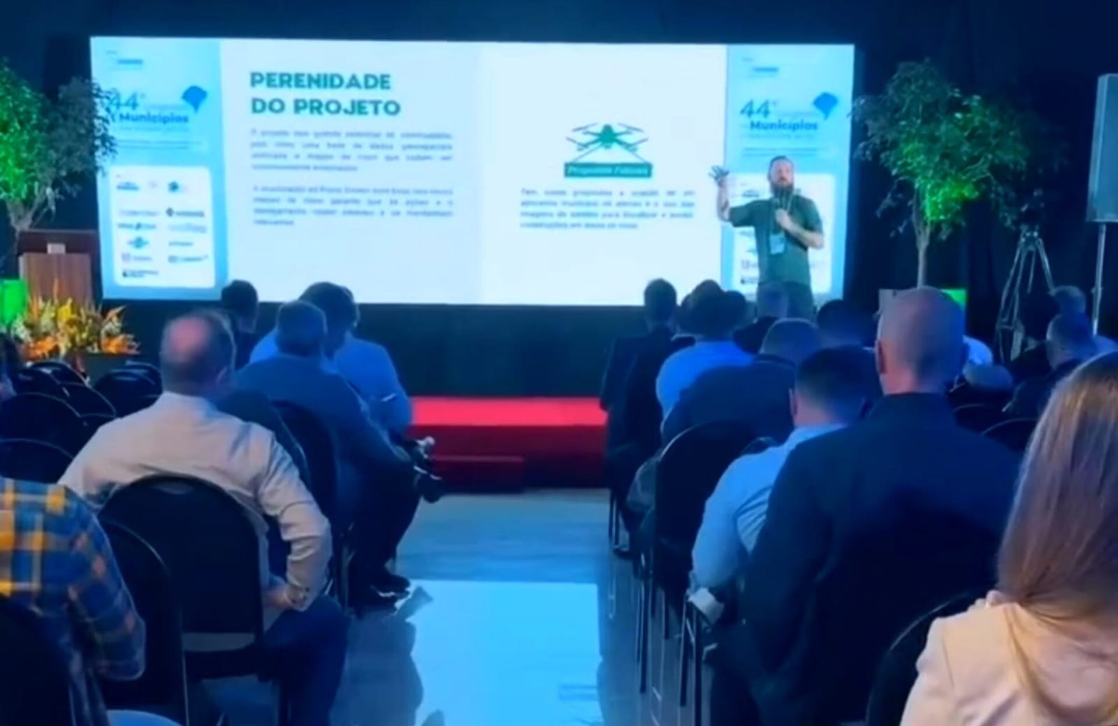 Gramado apresentou dados espaciais na gestão ambiental no 44º Congresso da Famurs