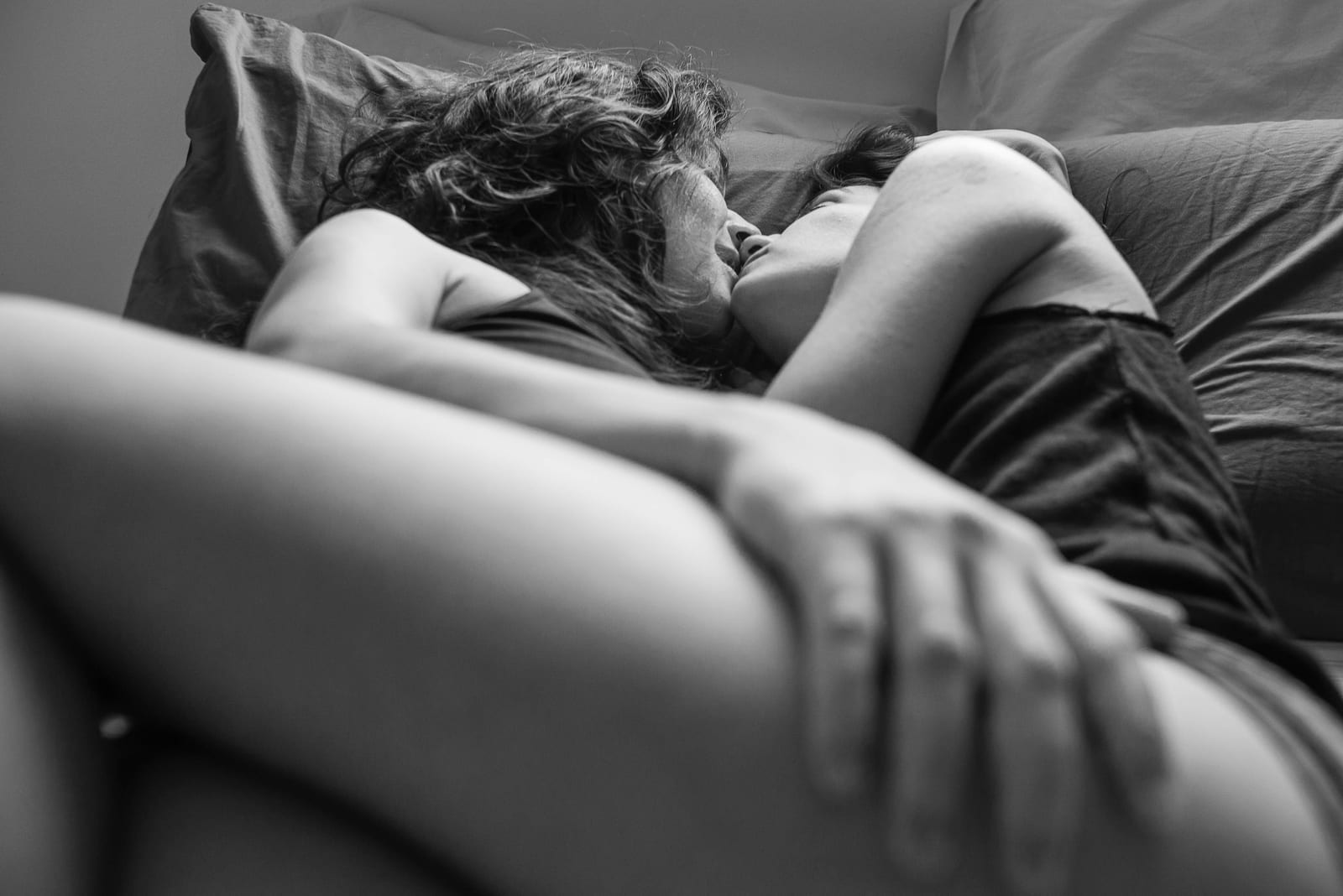 Kama Sutra sáfico: 7 posições para apimentar o sexo entre mulheres