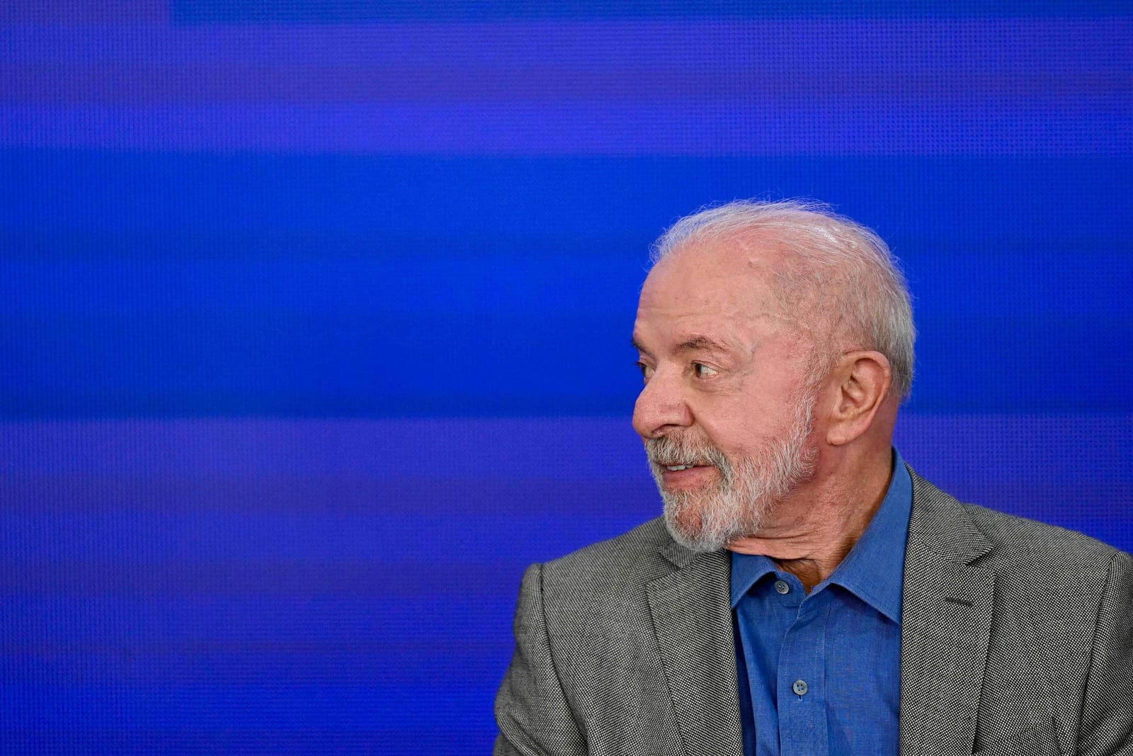 Lula vai comprar celular se canal no WhatsApp chegar a 5 milhões, diz Janones