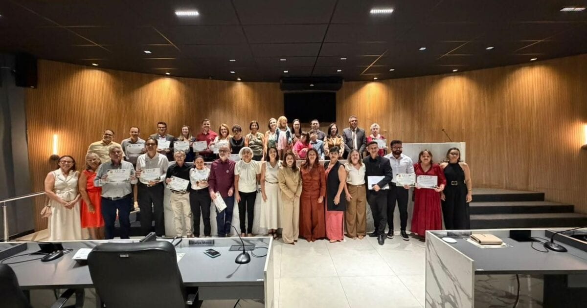Câmara Municipal de Picos homenageia professores e servidores da UFPI pelos 20 anos do Reuni