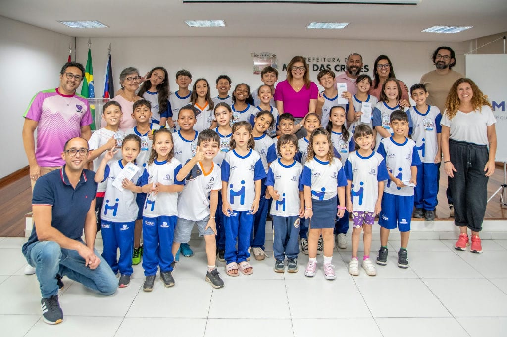 Estudantes conselheiros mirins dialogam com a prefeita sobre melhorias nas escolas e na cidade