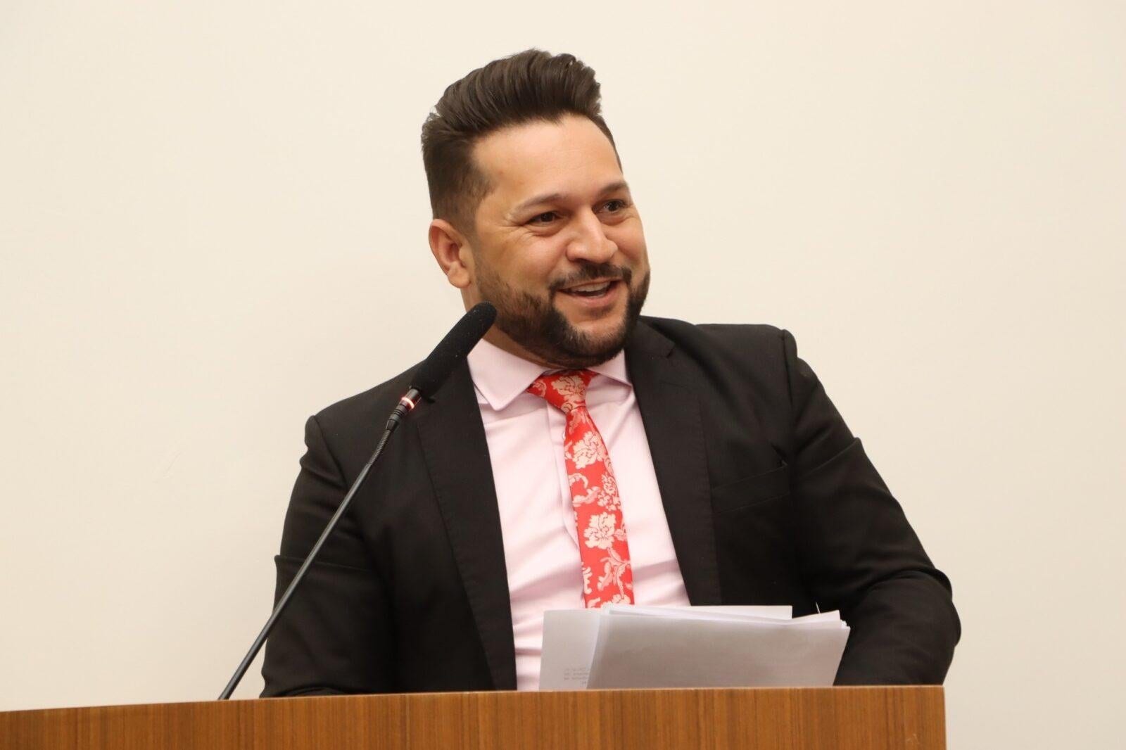 Rubens Uchôa apresenta requerimentos na Câmara de Palmas com proposta de Passe Livre Estudantil