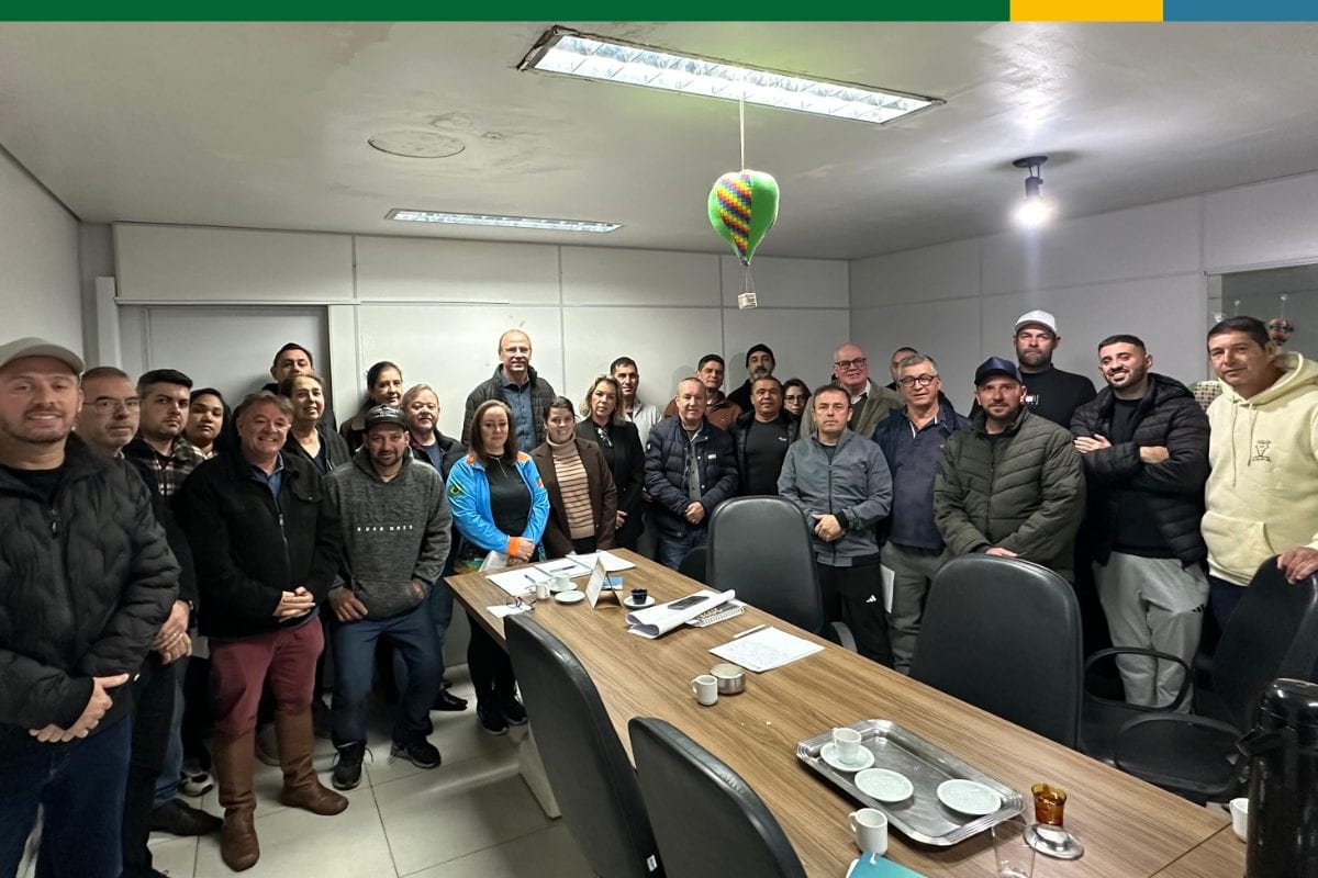 Torres envia PL 090/2026 para mudar regras dos quiosques da orla
