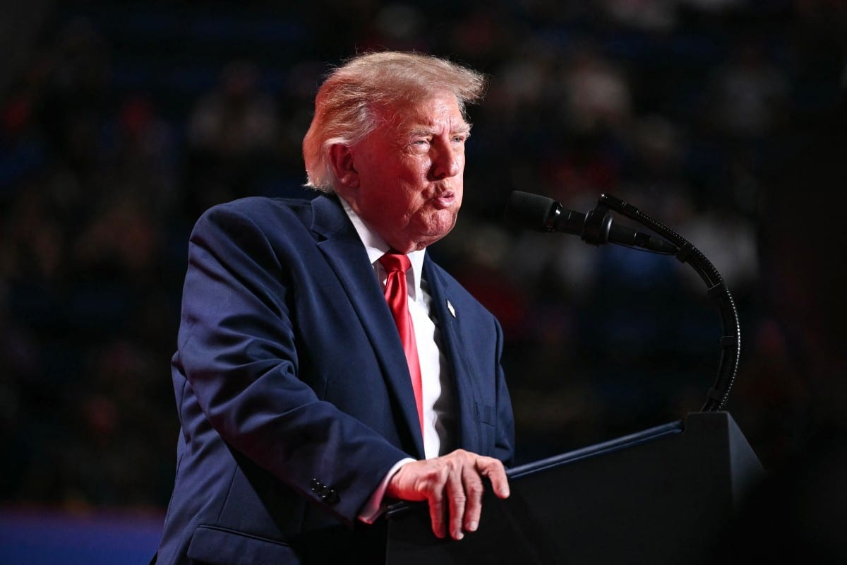 Trump é vaiado e interrompido por ao menos sete vezes durante discurso em comício no Texas; veja vídeos