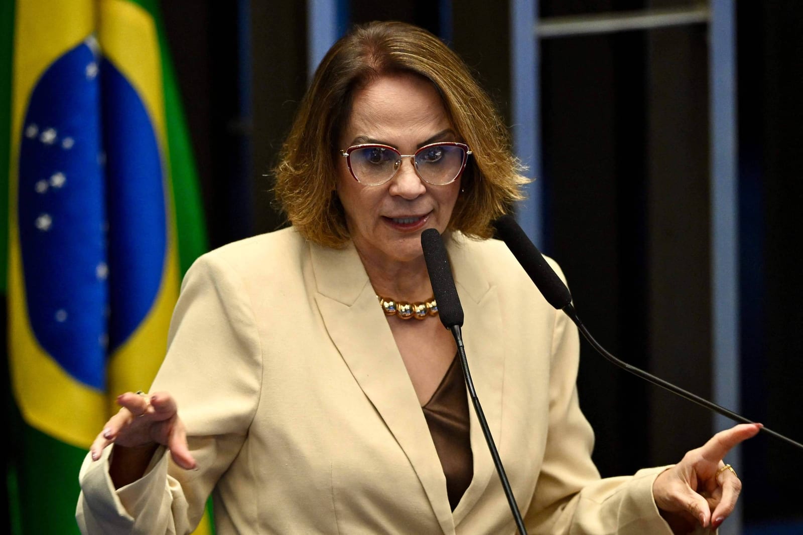 Damares notifica CUT após site que pressiona pelo fim da 6x1 expor seus contatos pessoais