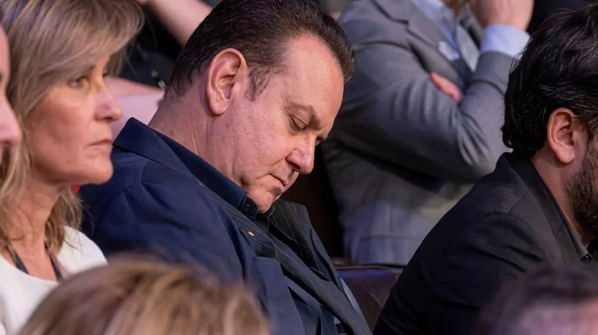 Kassab cochila durante debate da Band; cena viraliza e ofusca Caiado