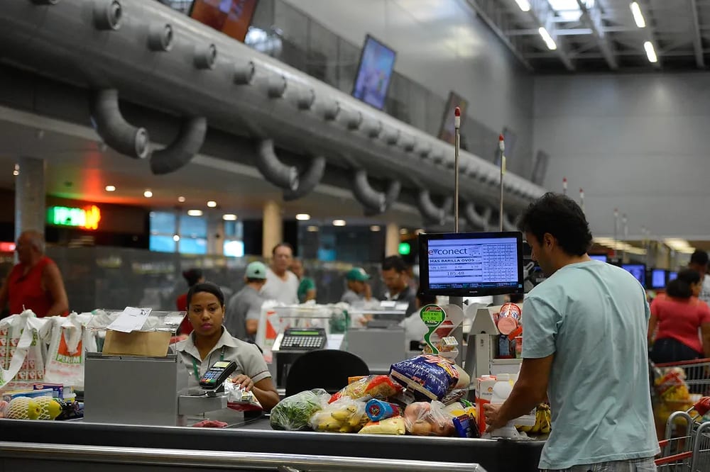 Setor produtivo de Goiás prevê aumento de preços com o fim da escala 6×1