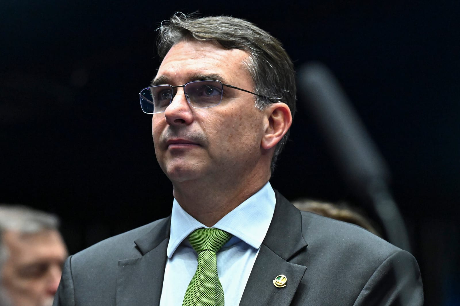 Flávio Bolsonaro aborda combate ao crime organizado, ajuste fiscal e IA em entrevista à Record