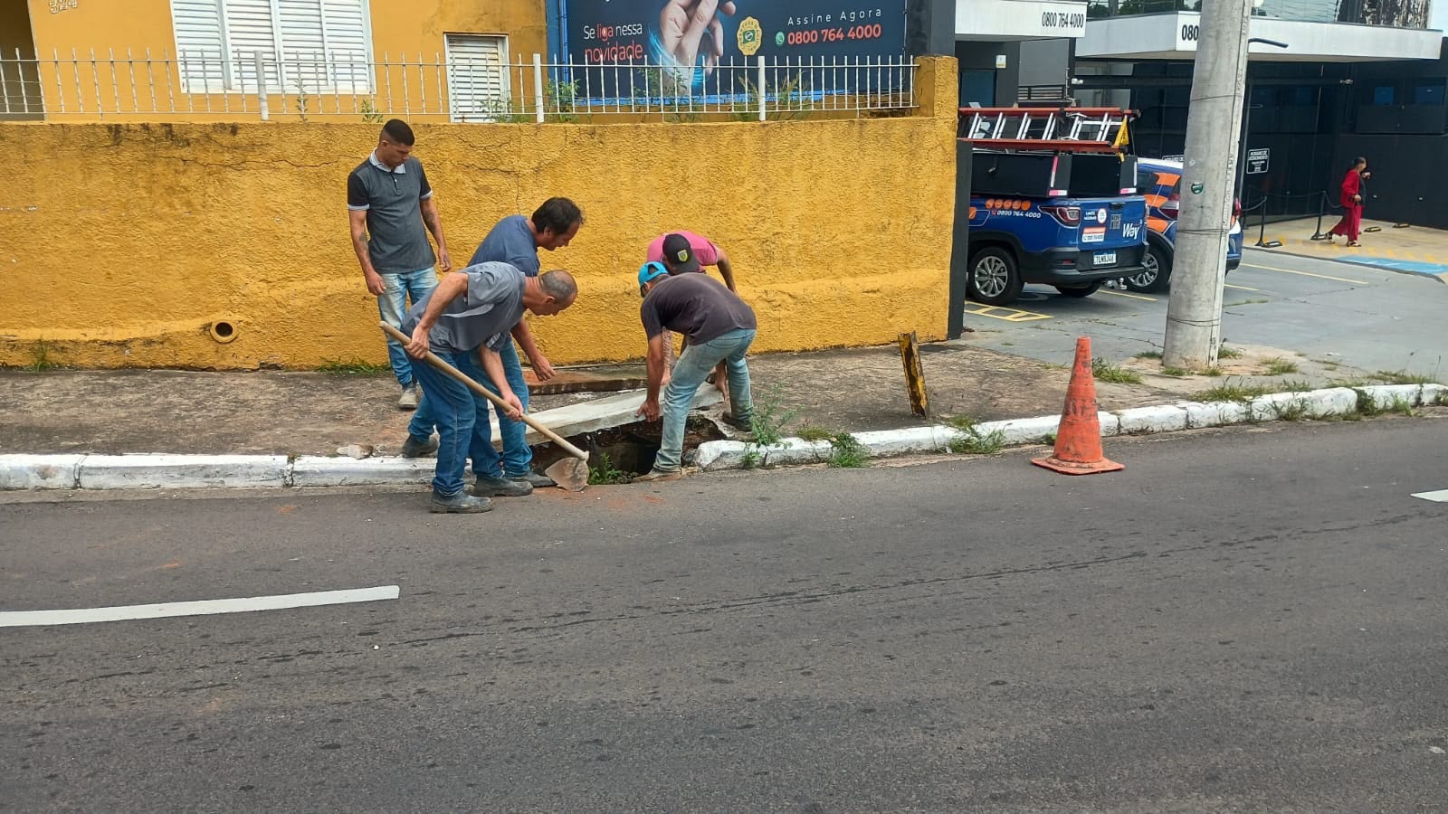 Prefeitura realiza manutenção em ponte, galerias pluviais e calçadas em Marília