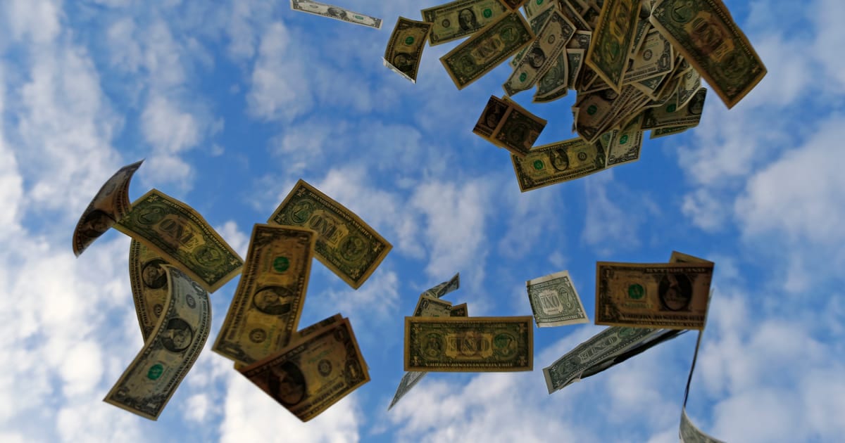 Dólar sobe a R$5,3875 influenciado por exterior e preocupações com novo governo Lula