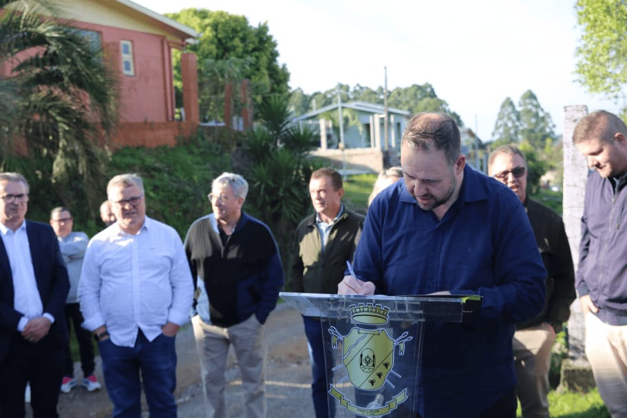 Farroupilha assina início das obras na Rua Fortunato Paese
