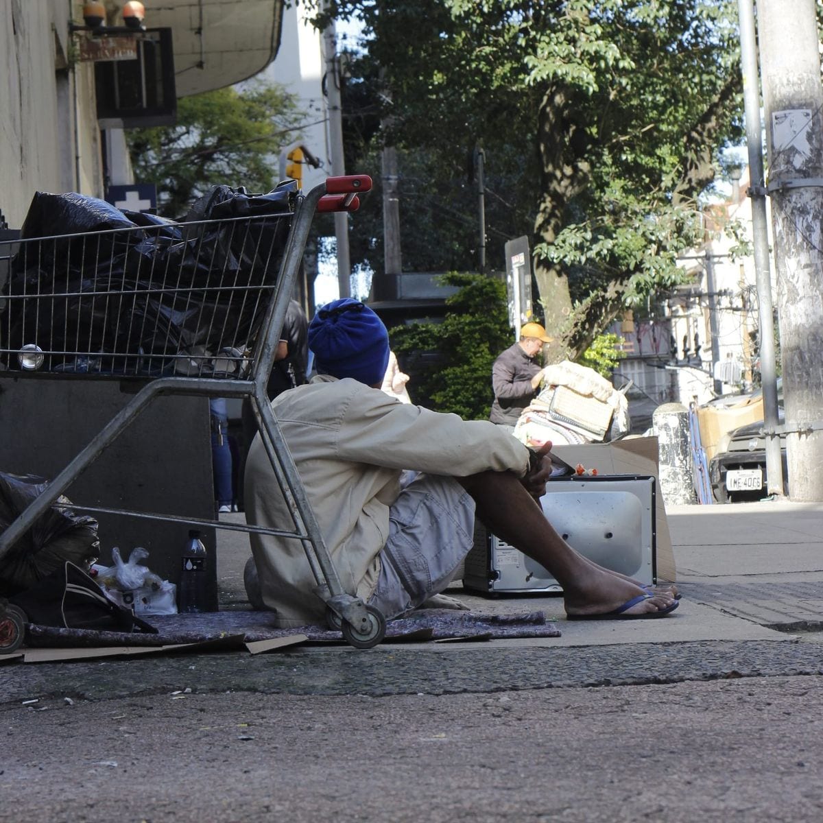 Porto Alegre pode reduzir em 53% equipe de abordagem à população em situação de rua