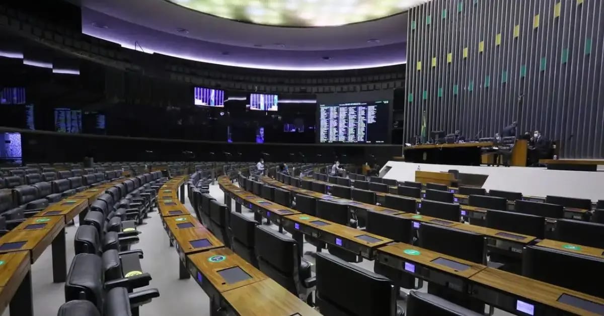 SE LIGA FLORIPA: Concurso Público para analista legislativo da Câmara dos Deputados paga R$ 32 mil