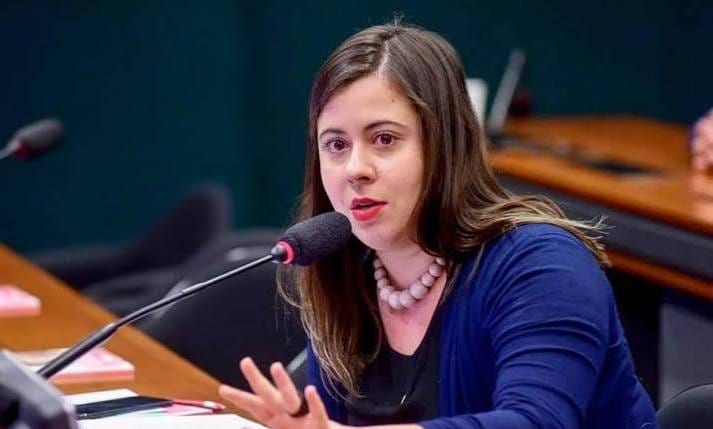 Sâmia Bomfim protocola PEC da Soberania Digital para blindar Brasil contra interferência estrangeira