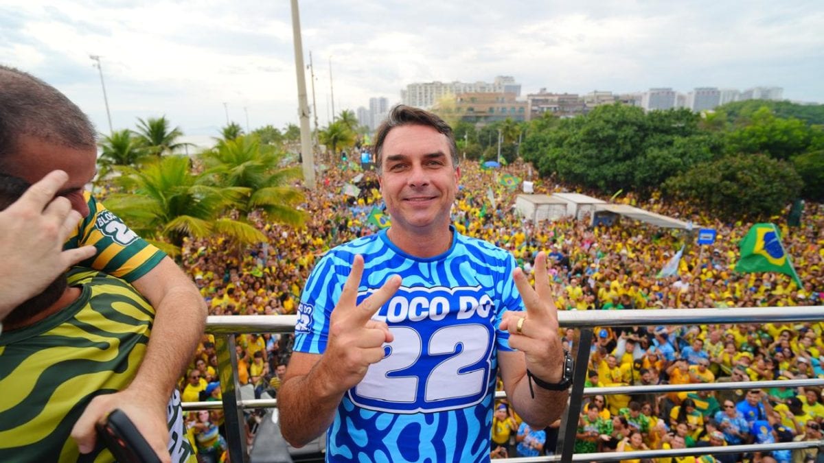 Flávio Bolsonaro agradece apoio recebido durante campanha e convoca eleitores: ‘Vou honrar o seu voto’