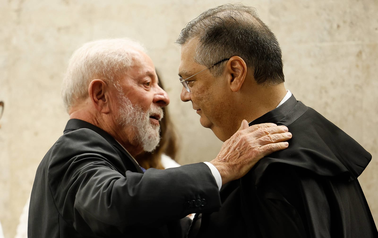 Lula reclama de Flávio Dino por atuação em sessão do STF