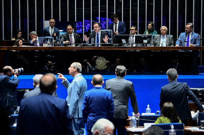 Senado adia votação da PEC da Segurança após impasse sobre redução da maioridade penal