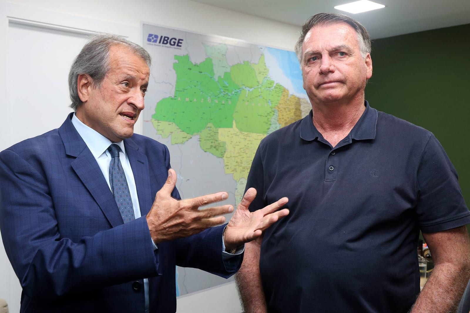 Após Flávio Bolsonaro deixar o Brasil, Jair Bolsonaro pede visita de presidente do PL
