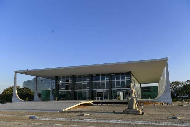 GSI instala grades em frente ao Planalto na terça (15)
