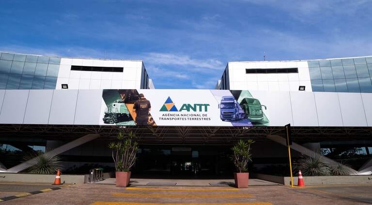 ANTT fiscaliza peso, não dimensão; acidente na Fernão Dias virou tragédia