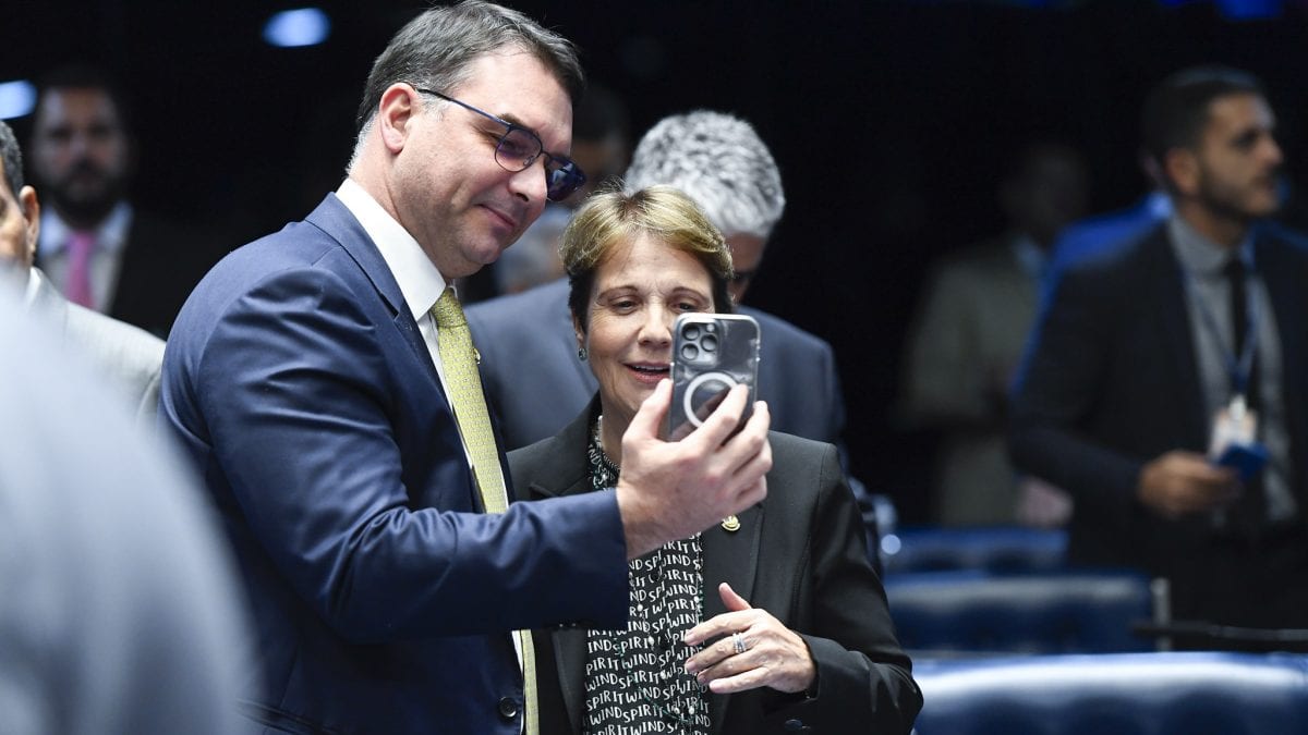 ‘O Brasil está leve’, diz Tereza Cristina a Flávio Bolsonaro em agenda com o agro após vantagem em 1° turno