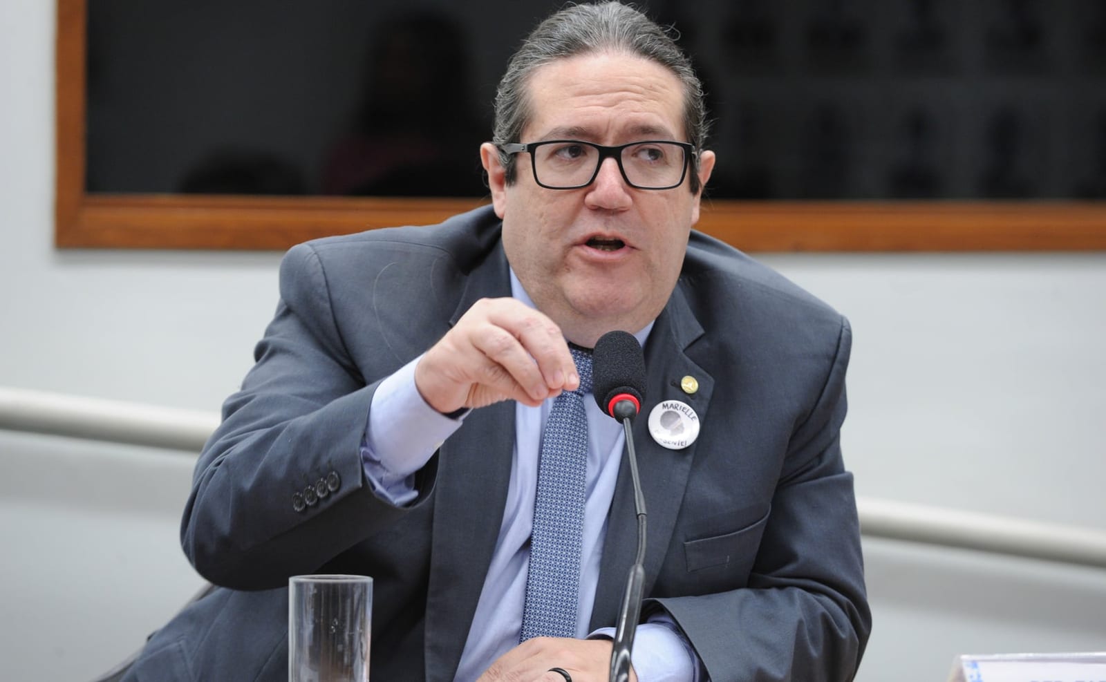 PL 3201/2026 proíbe agentes públicos de receber cortesias de interessados