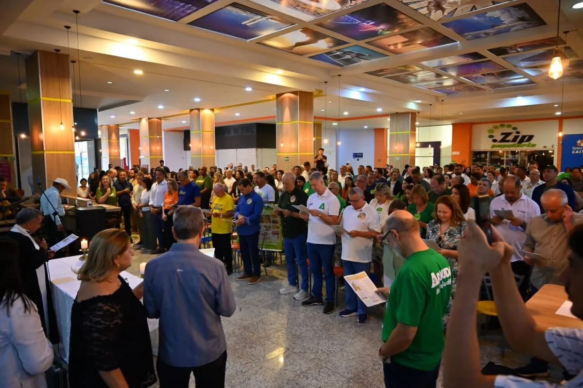José Roberto Arruda inicia campanha com missa no comitê do SIA