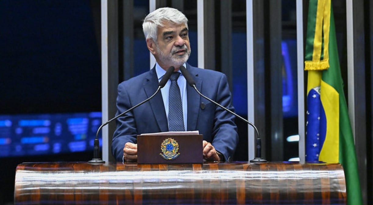 Reeleito, Humberto Costa agradece vitória ao Senado e defende atuação de João Campos na eleição
