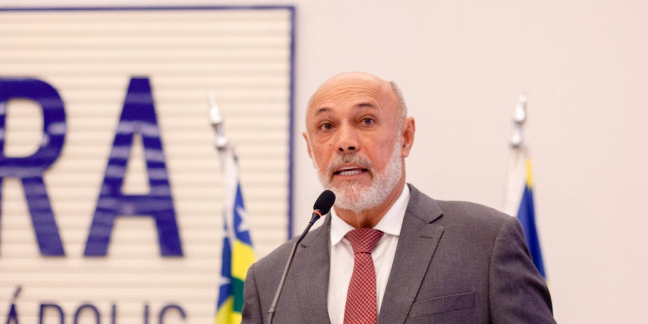 Jakson Charles se oferece para levar pais de bebê Hellena à Secretaria de Saúde