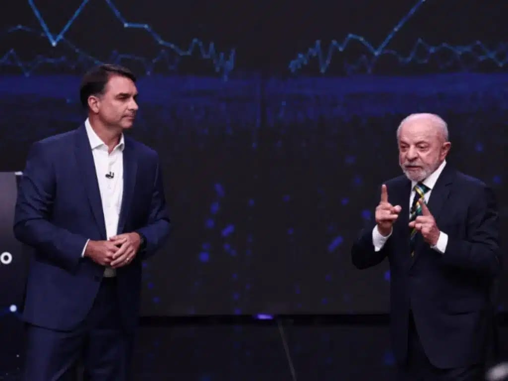 Flávio Bolsonaro e Lula empatam com 50% dos votos válidos cada, mostra Datafolha