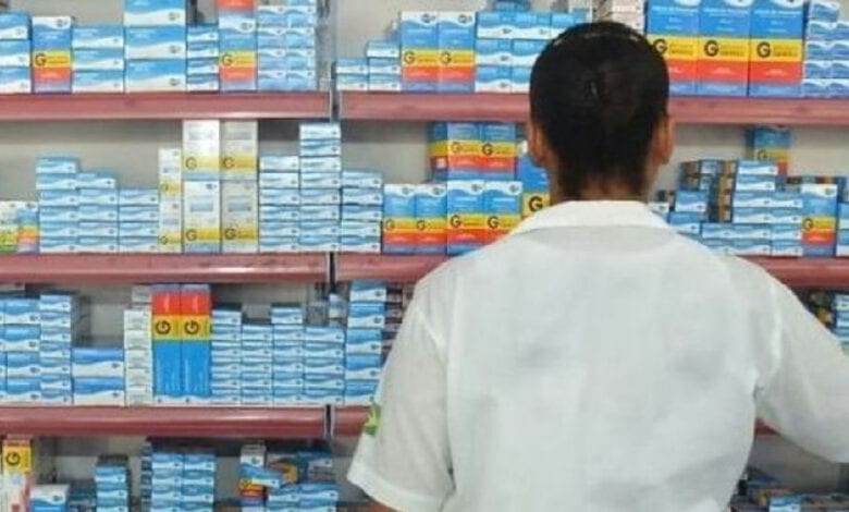 Piso salarial de R$ 6,5 mil para farmacêuticos avança na Câmara e aguarda CCJ