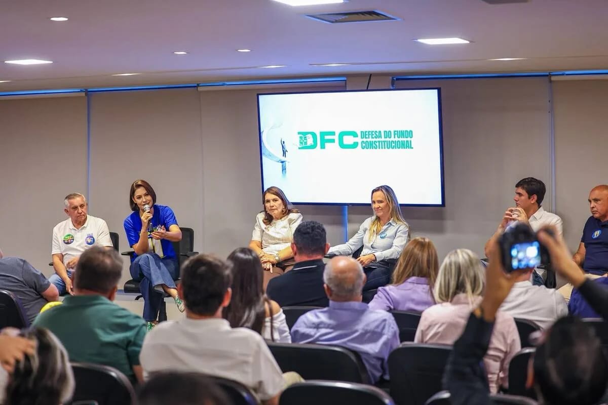 Celina reúne bancada do DF e pede cancelamento de corte no FCDF