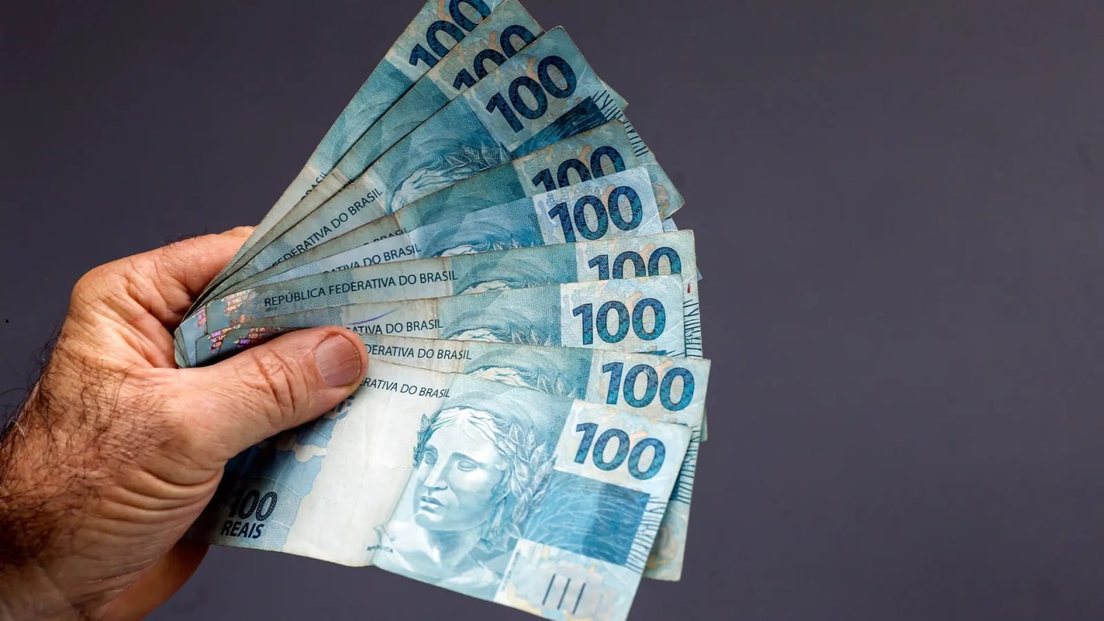 Salário mínimo projetado para 2027 é R$ 1.741; piso das aposentadorias sobe