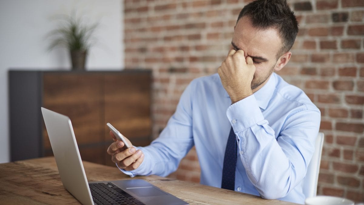 Celular apresenta defeito e consumidor quer trocar aparelho imediatamente, mas quando STJ analisa a situação, tribunal d