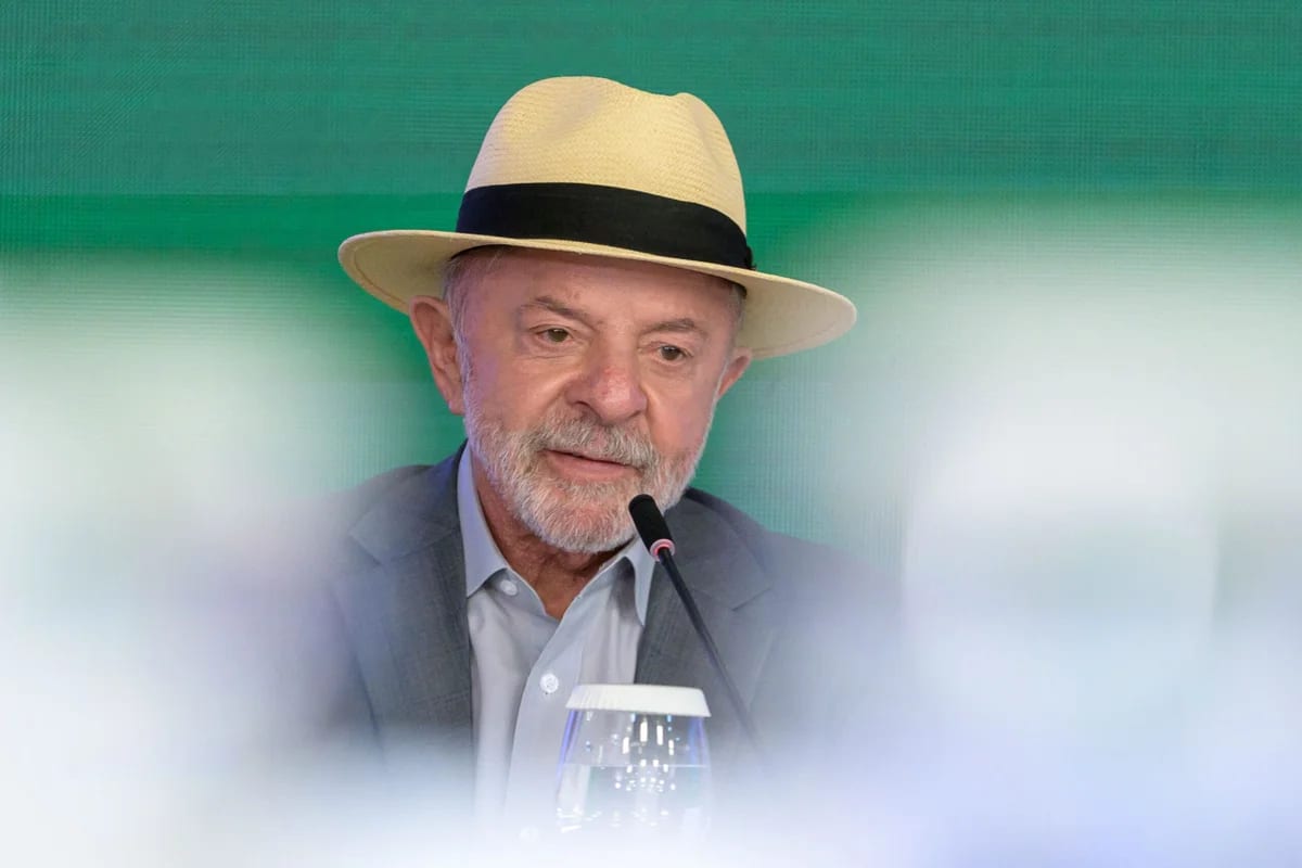 Lula nega prejuízo e chama fim da "taxa das blusinhas" de "reparação"