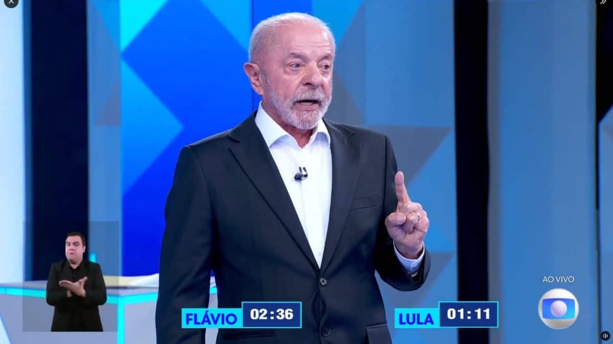 Lula cobra desculpas por “nove dedos”, Flávio Bolsonaro recua