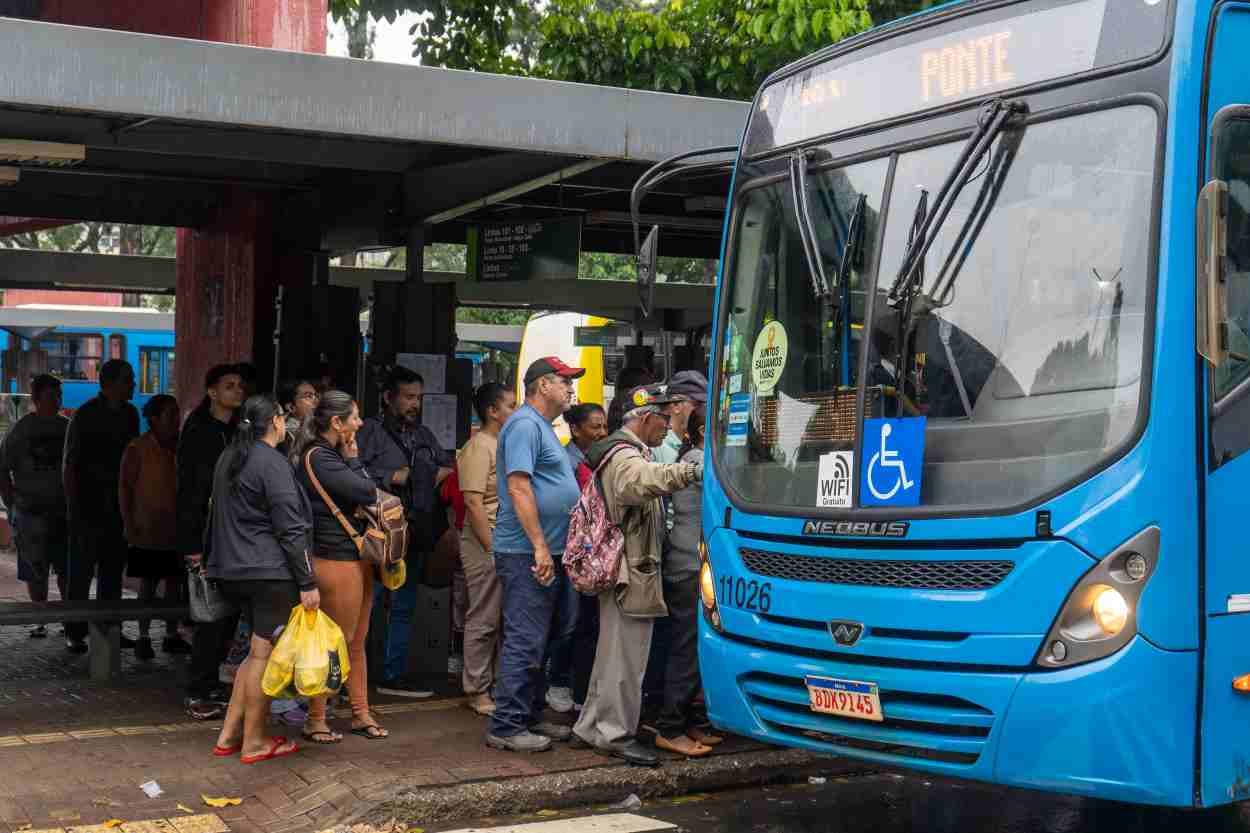 Câmara de Foz aprova R$ 12 milhões extra para transporte coletivo
