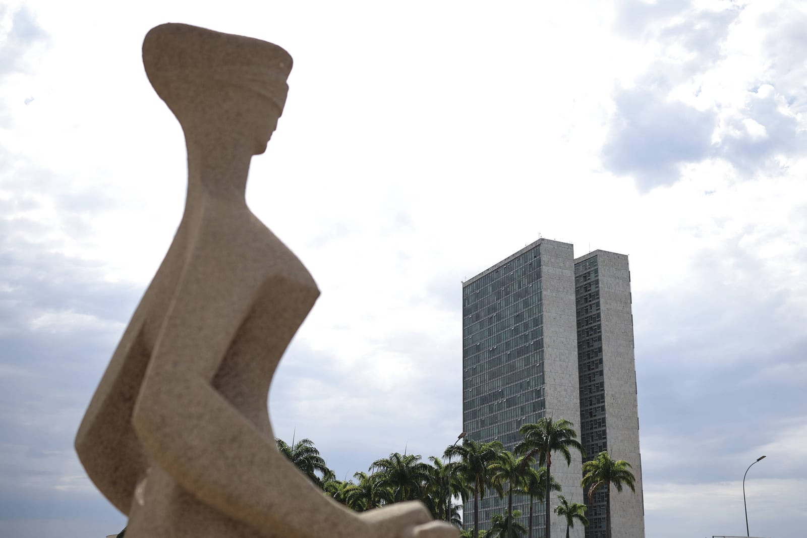 Origem da crise é o desrespeito à Constituição
