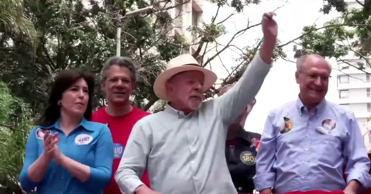 Lula, em última caminhada, diz que “só falta aparecer os participantes da orgia”