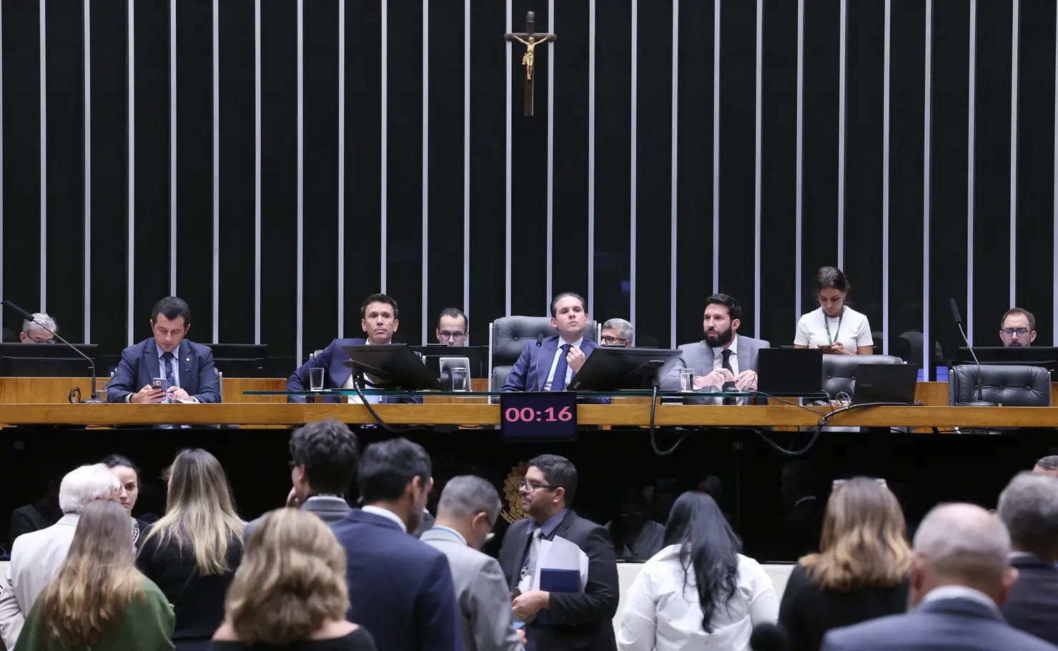 Congresso negocia avanço da 6 por 1, mas sofre resistência na PEC da Segurança