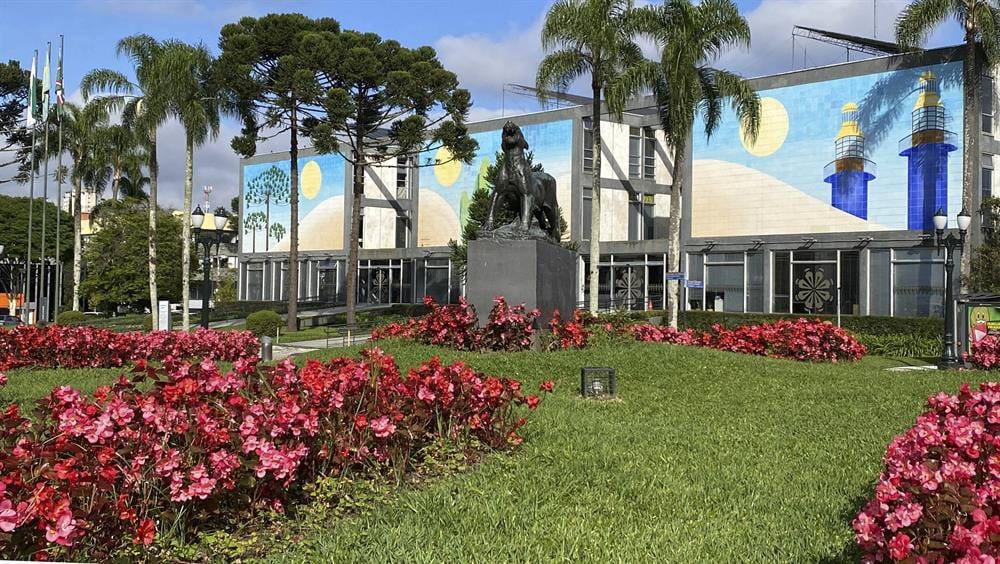 Prefeitura propõe reajuste de 4,58% e anuncia licença-prêmio para servidores ativos