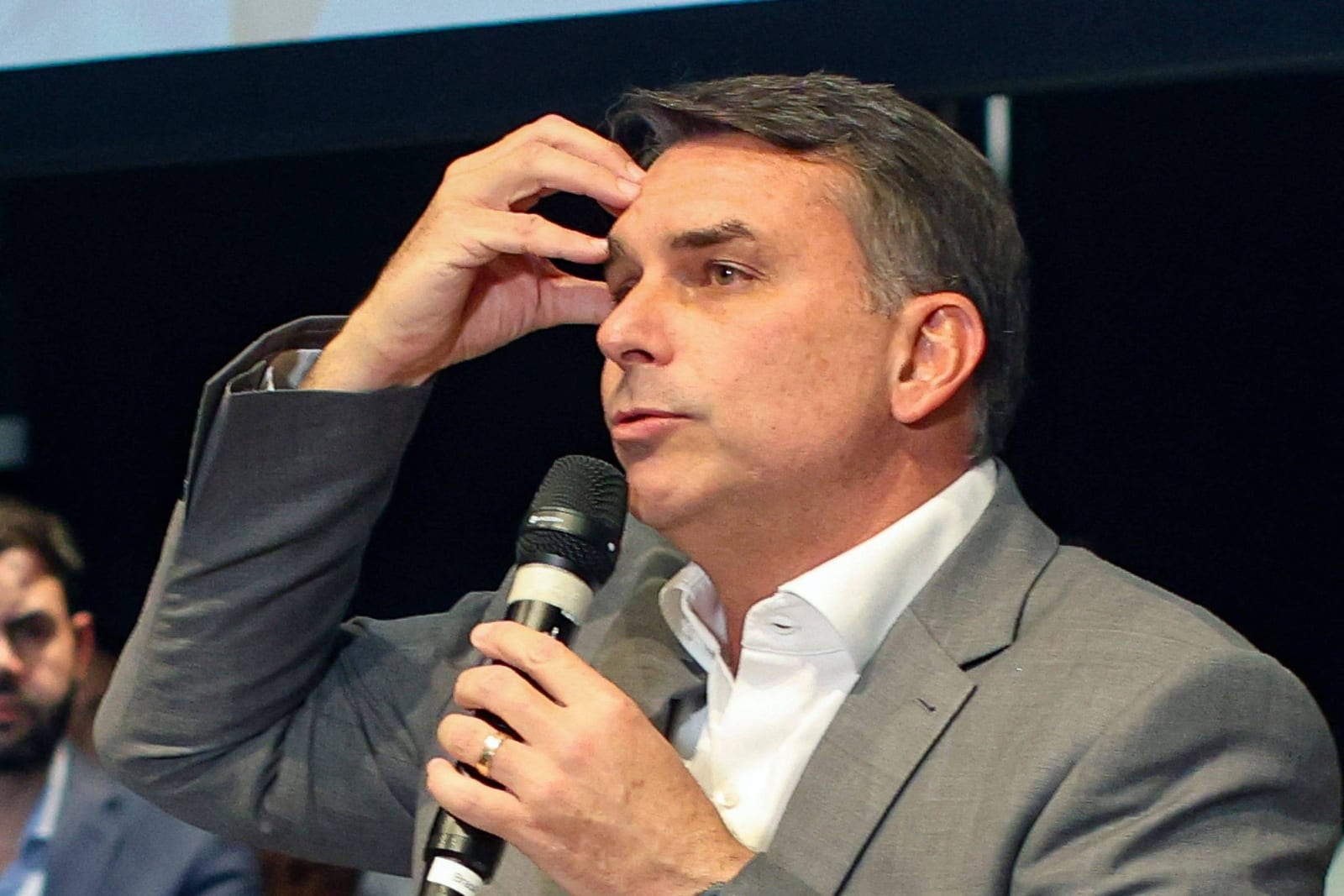 Resultado da eleição redefine fila de cotados ao STF com Flávio Bolsonaro ou Lula
