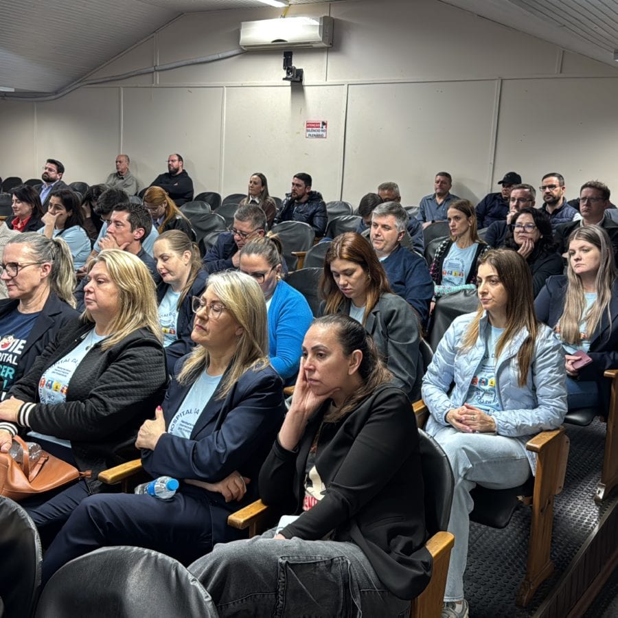 Funcionários do HCI lotaram a Câmara de Ijuí durante sessão desta segunda-feira