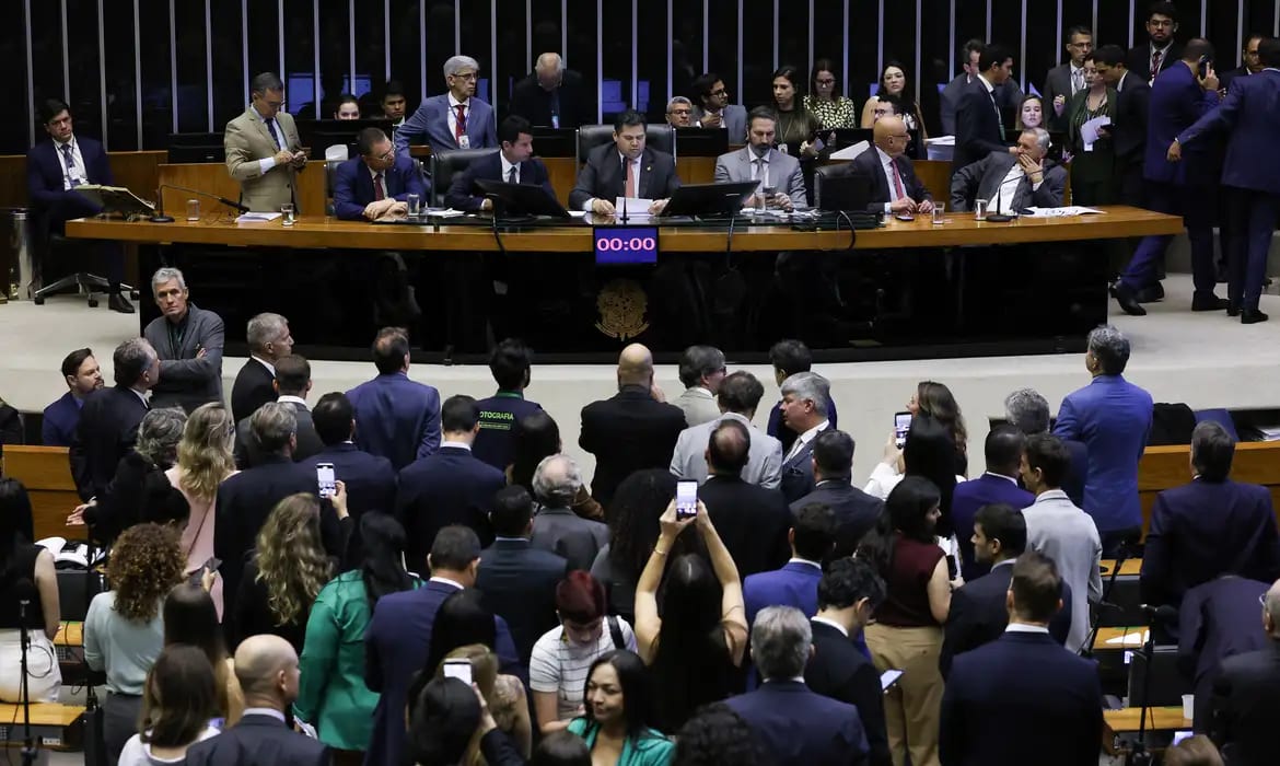 Senado prevê votar PEC que acaba com escala 6×1 na próxima quarta-feira