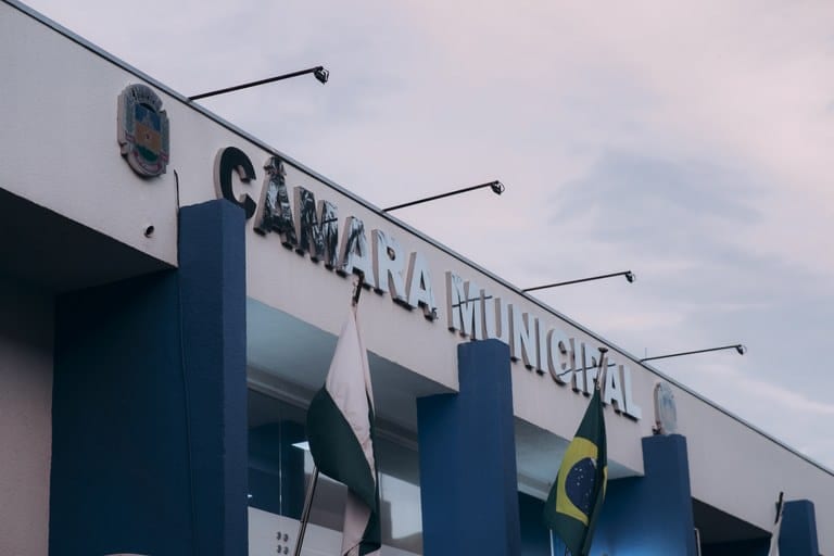 Câmara de Apucarana realizou sessão ordinária nesta segunda-feira (26) e plenário contou com a presença dos petistas; ve