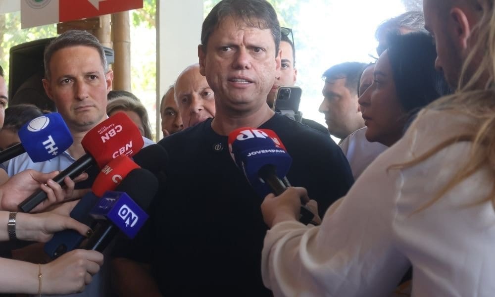 Tarcísio reestreia na TV relembrando tragédia de São Sebastião