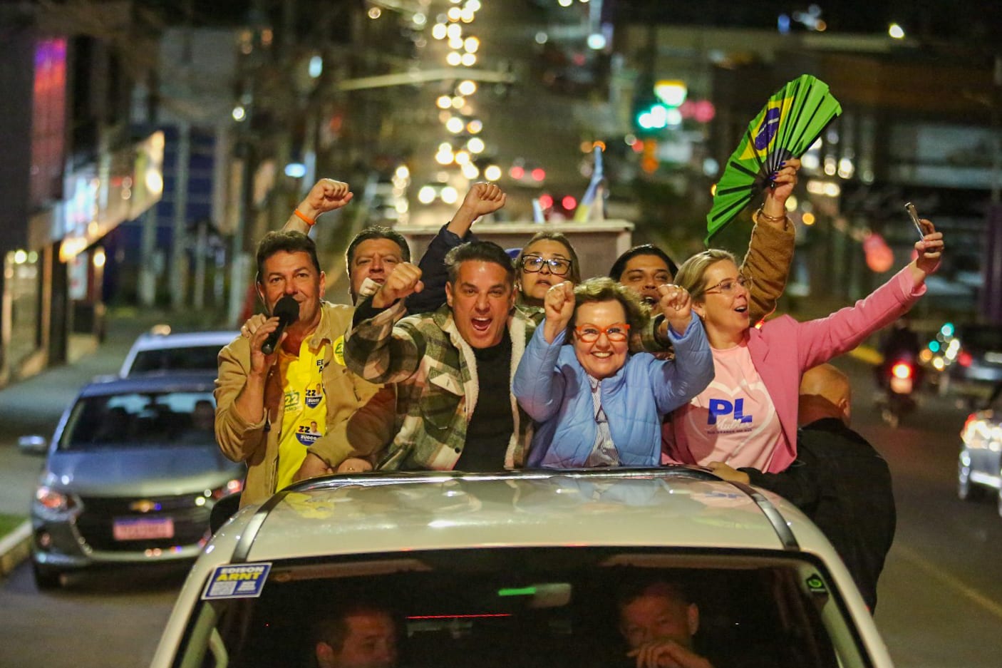 Zucco e Silvana fazem carreata em Ijuí com mais de 500 veículos